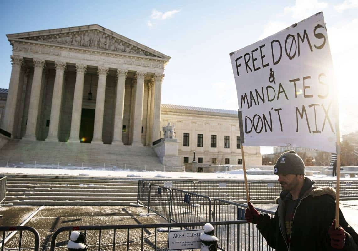 מכה לממשל ביידן: ביהמ"ש העליון חסם את חובת החיסונים בעסקים גדולים