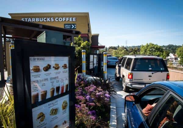 בעקבות הקורונה: סטארבקס שוקלת לבצע שינוי חריג באלפי סניפיה