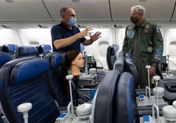 ישבתם במטוס בסמוך לנשא קורונה וחוששים שנדבקתם? מחקר מקיף חושף אמת שונה בניגוד למה שסיפרו לנו עד כה