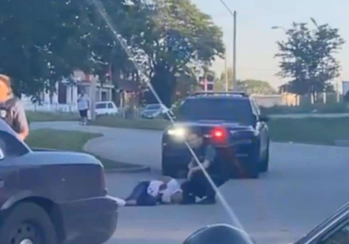 "אני בהיריון": גנבת רכב נורתה חמש פעמים על ידי קציני משטרה לאחר שניסתה לברוח ממעצר 