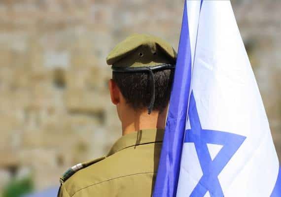 מאבל לשמחה: ימים ספורים מאז חילופי האש בעזה, ישראל נערכת לחגיגות יום העצמאות