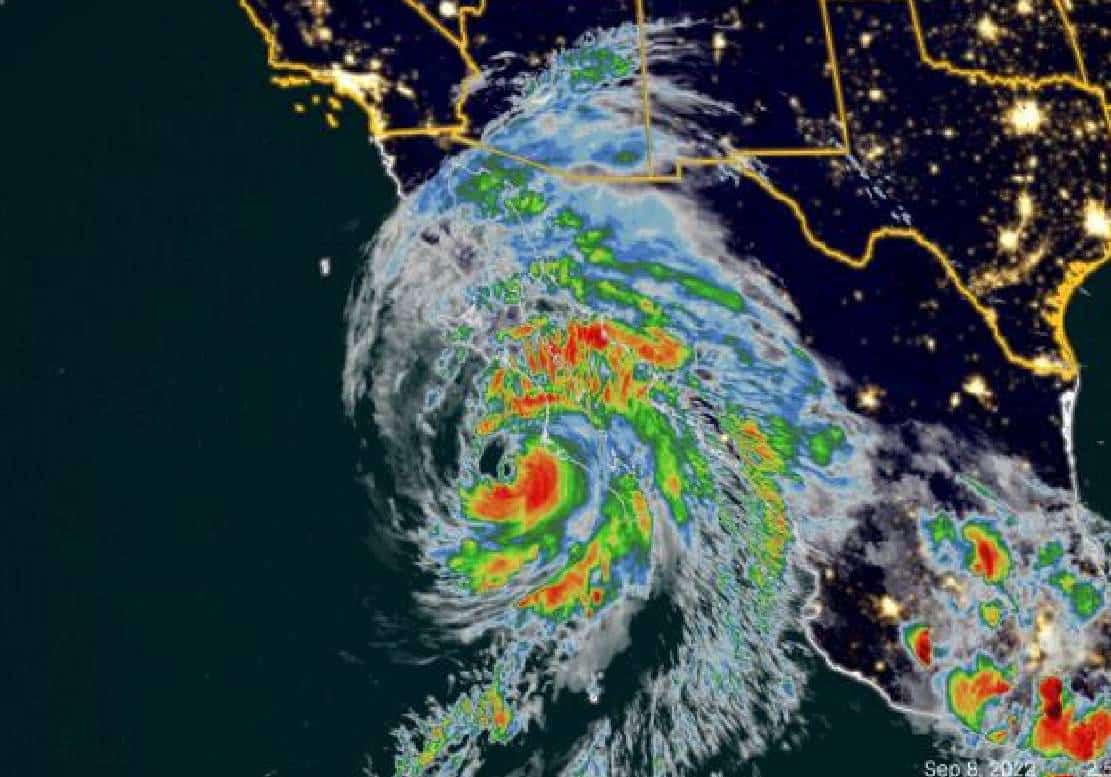 קיי מגיעה לדרום קליפורניה; ההכנות לשיטפונות והצפות בעיצומן‏