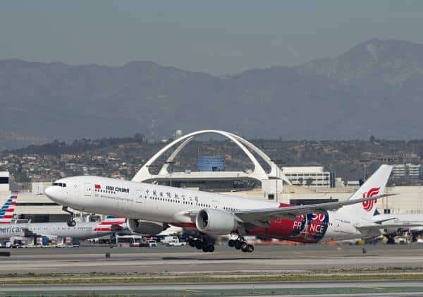 מאבק פוליטי שמחלחל לענף התעופה: חברות תעופה סיניות לא יורשו לטוס לארה"ב