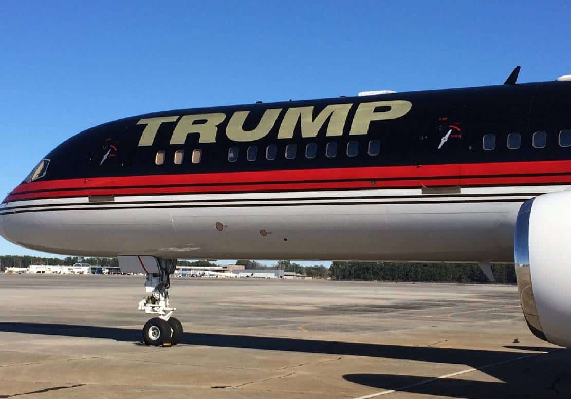 היסטוריה: טראמפ עלה על מטוס מפלורידה בדרך להסגרה ומעצר בניו יורק