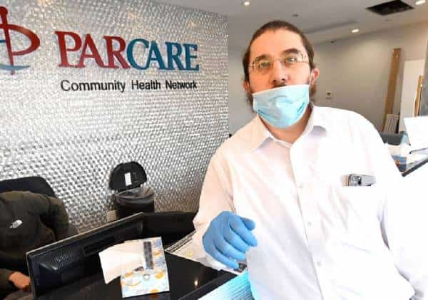 קיבלו חיסון לפני כל אמריקה: "מרפאה יהודית בברוקלין הפעילה רשת הברחות ארצית של חיסונים"