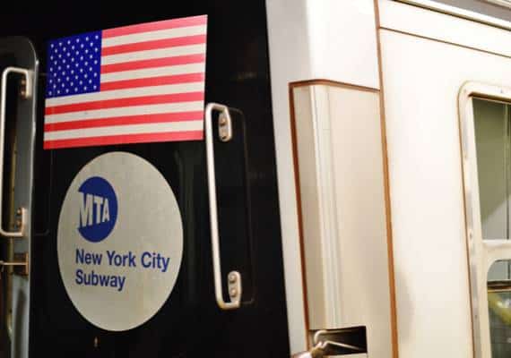 טרגדיה בניו יורק: צעירה עם עגלת תינוק נפלה אל מותה במדרגות הסאבווי