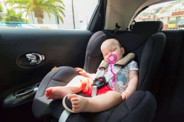מחקר חדש חשף את משך הזמן הדרוש למכונית שנצבת בשמש להגיע לטמפרטורה שתהרוג ילד