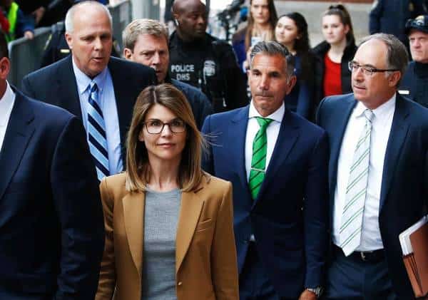 מהכחשה גורפת לחתימה על הסדר טיעון: האם כוכבת "צער גידול בנות" ובעלה בדרך למאסר?