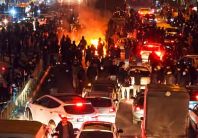 יותר מ-2,000 הרוגים בגל המחאה באיראן: המשטר מתבצר בעמדתו והעולם מגיב בגינויים