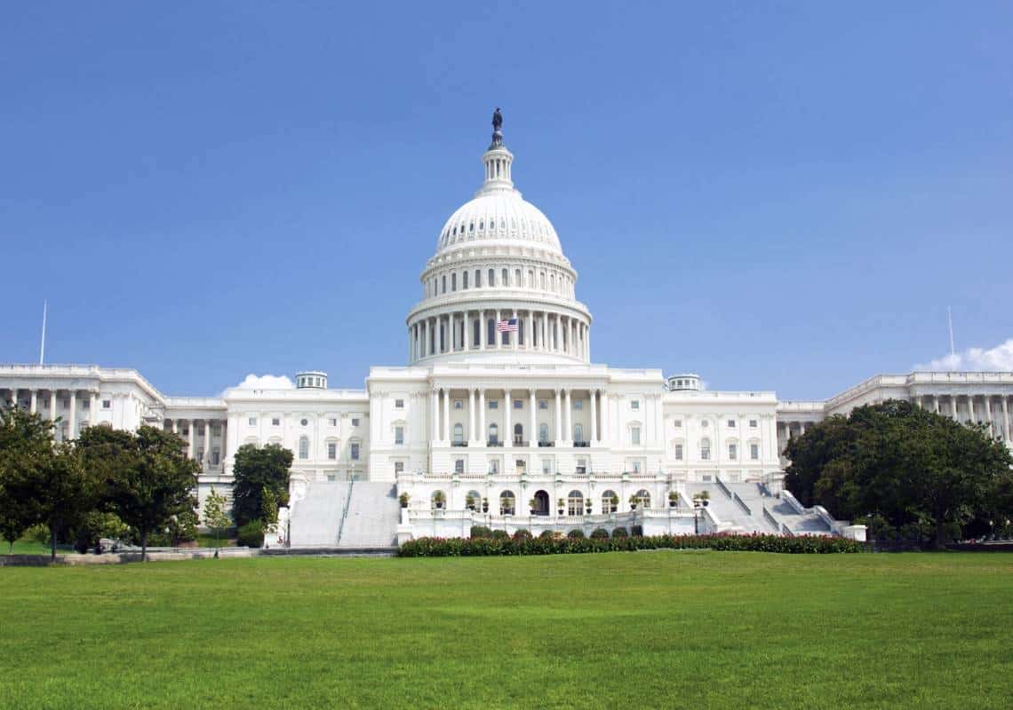 תקרית אלימה בגבעת הקפיטול: שוטר הותקף ע"י צעירה עם אלת בייסבול