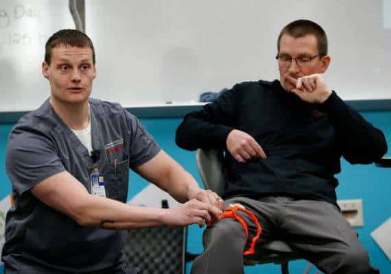 שיעור לחיים: עשרות אלפי מורים לומדים עזרה ראשונה בניסיון להציל תלמידים באירוע הירי הבא