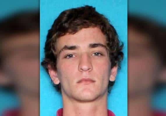 רצח את הוריו, חברתו, אביה ואחיה - מצוד ענק אחר בן 21