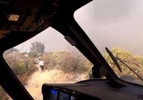 צפו: כך חולצו מטיילים וכלבים שנלכדו במהלך שריפת "וולסי"