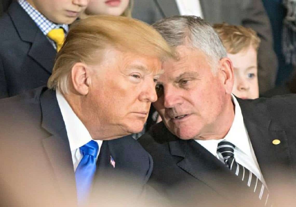 "אני מתגעגע לבחור הזה": הכומר המפורסם באמריקה במחווה מרגשת לנשיא טראמפ