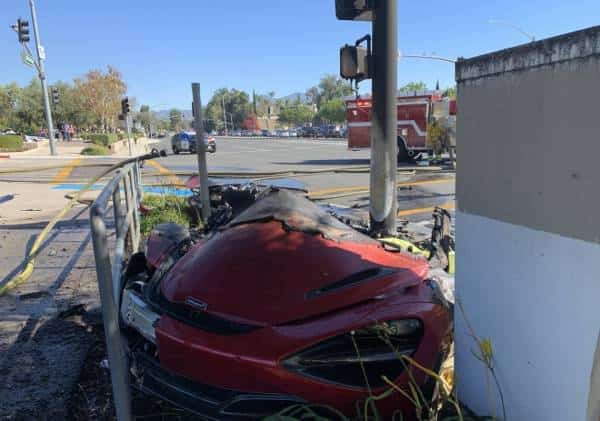 תאונה קטלנית בדרום קליפורניה: מכונית מקלארן עלתה בלהבות