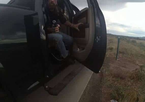 המשטרה בקולורדו פרסמה תיעוד דרמטי: כך ניסה מבוקש חמוש להימנע ממעצר