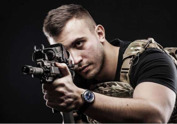 חמושים אחרי הגשם: הצעת החוק שעשויה להציף את הרחובות בנשק