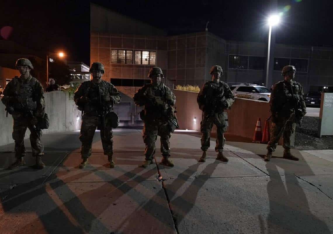 כוננות בקנושה לקראת ההכרעה במשפטו של קייל ריטנהאוס: חיילי המשמר הלאומי נשלחו לעיר