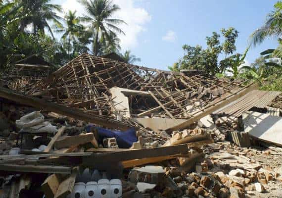 אינדונזיה: לפחות 98 הרוגים ברעידת אדמה - השנייה בתוך שבוע