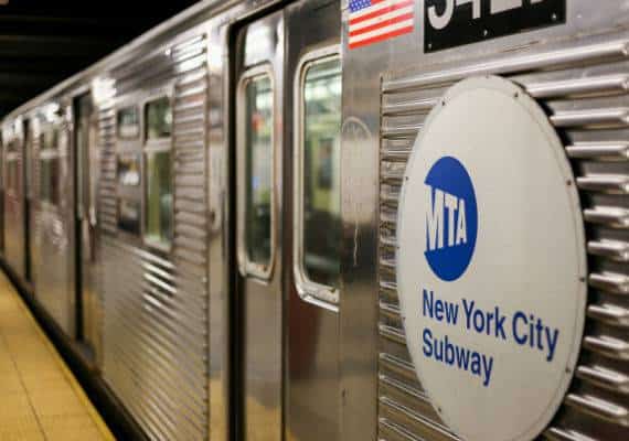 ניו יורק: שני מעשי שוד נפרדים הסתיימו בדריסת השודדים על ידי רכבות