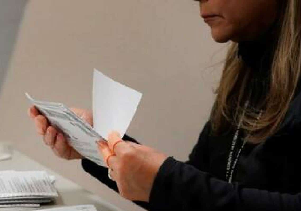 ‏חדשות ABC: "בלילה אתם עלולים לחשוב שהרפובליקנים ניצחו - אך ספירת הקולות תימשך שבועות ובסוף הדמוקרטים ינצחו"