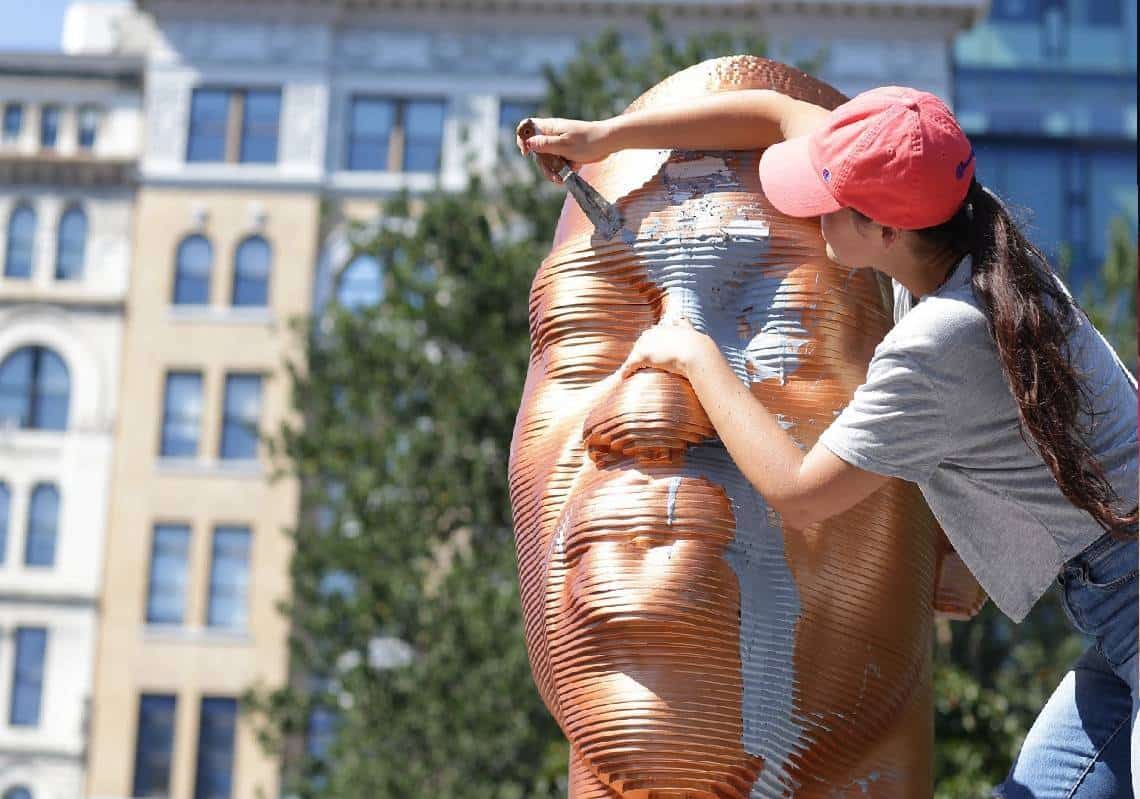ניו יורק: פסלו של ג'ורג' פלויד הושחת בלב מנהטן 