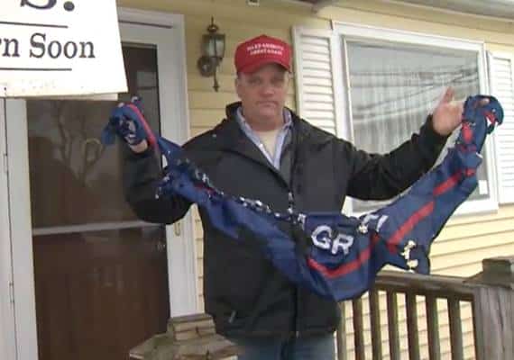 "מעשה של בריונות": אלמונים שרפו דגל תמיכה בטראמפ שנתלה מחוץ לבית בוורמונט