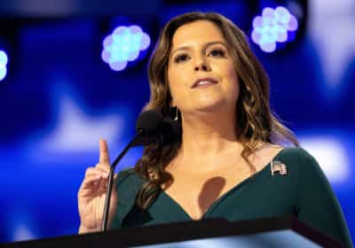 מערכת החינוך של ניו יורק ממומנת על ידי קטאר? אלו הן הטענות של אליס סטפניק