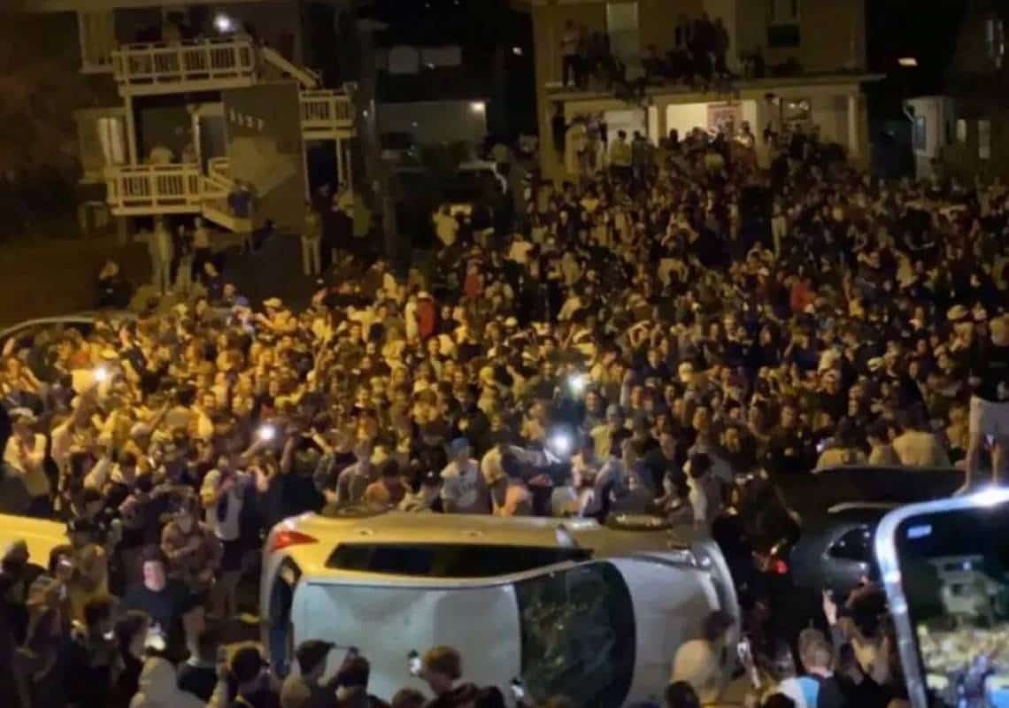 התפרעויות בעיר הקולג': 3 שוטרים נפצעו במהלך ניסיון לפזר מסיבה המונית