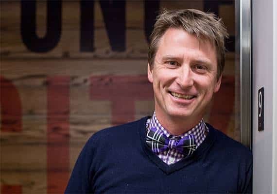 מנכ"ל חברת בריאות וקרוב משפחה של הנשיאים לשעבר בוש, מואשם בשורה של התעמרויות בנשים