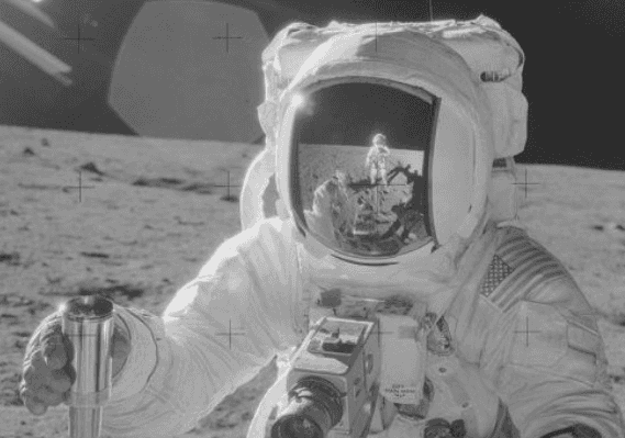 מת האסטרונאוט אלאן בין, האדם הרביעי שדרך על הירח