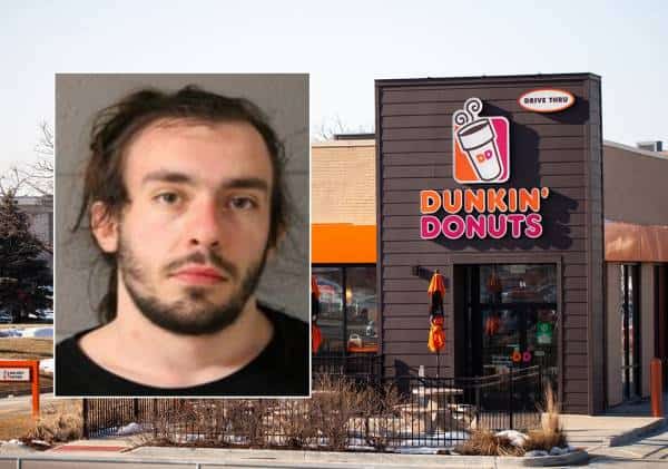 "מגעיל ומקומם": עובד 'דאנקן דונאטס' ירק בקפה של שוטר