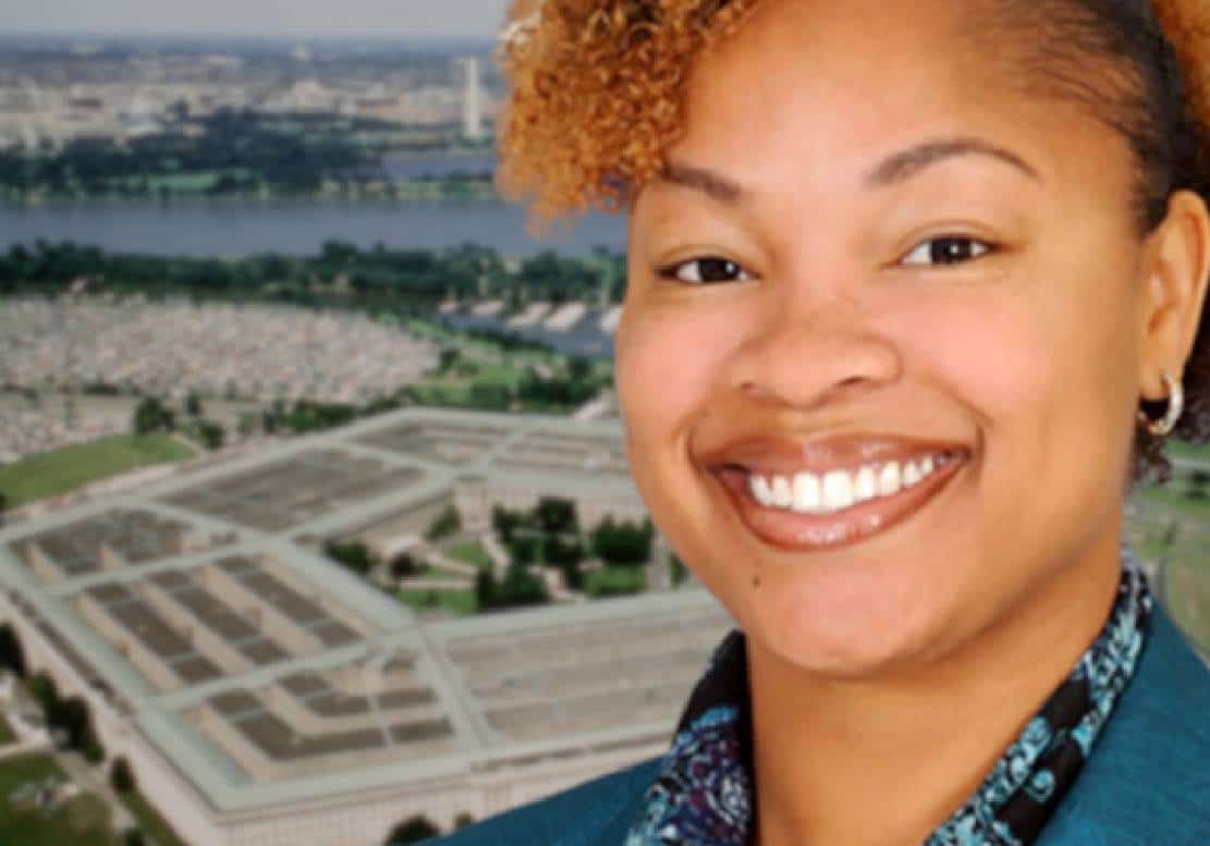 הפנטגון פתח בחקירה נגד בכירה שחורה בשל התבטאויות גזעניות נגד לבנים