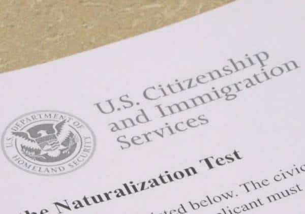 מחזיקים בגרין קארד? ממשל טראמפ הקצה 10 מיליון דולר כדי לסייע לכם בקבלת האזרחות