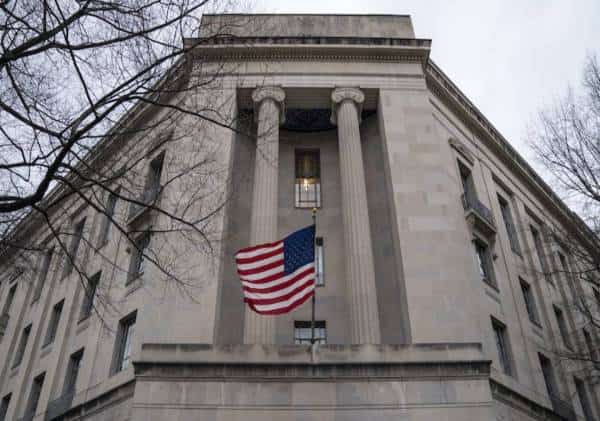 בעקבות המשבר, "סמכויות חירום, עיכוב, ומעצר בלי הגבלה" : משרד המשפטים האמריקני מתהלך על חבל דק