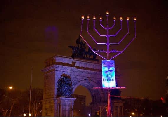 האפי האנוקה! כך הסתגל חג האורים ותקע יתד באמריקה