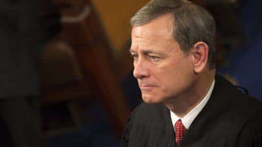 כשהשופט עולה להתקפה: נשיא בית המשפט העליון נגד נשיא ארה"ב