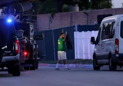 פשיטות לפנות בוקר בדרום קליפורניה: עשרות נעצרו במבצע נגד המאפיה המקסיקנית