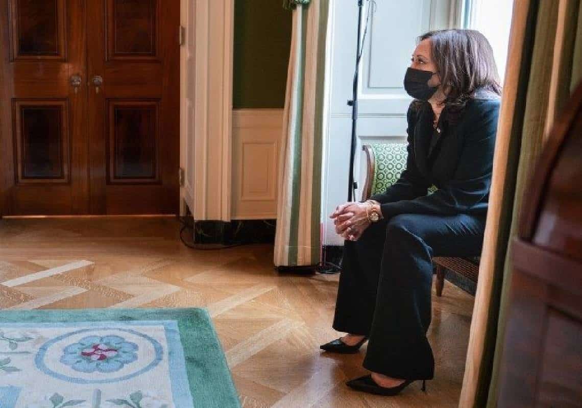 טלטלה בבית הלבן: יועצת התקשורת הבכירה של האריס פוטרה