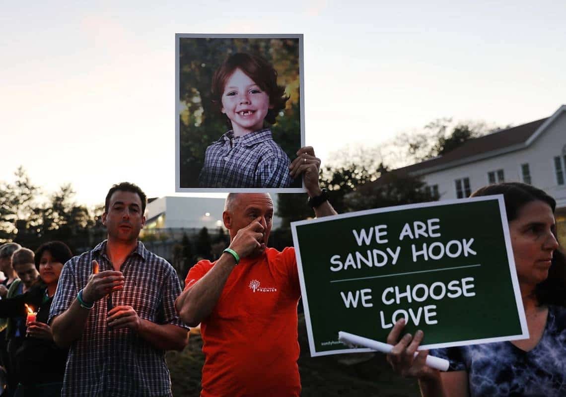 קרוב לעשור לאחר הטבח ב'סנדי הוק': יצרנית כלי הנשק תפצה את משפחות הנרצחים ב-73 מיליון דולר