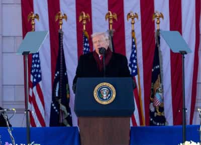 טראמפ דורש לעצור מחוקקים דמוקרטיים בגין בגידה: סערה פוליטית חדשה בארצות־הברית