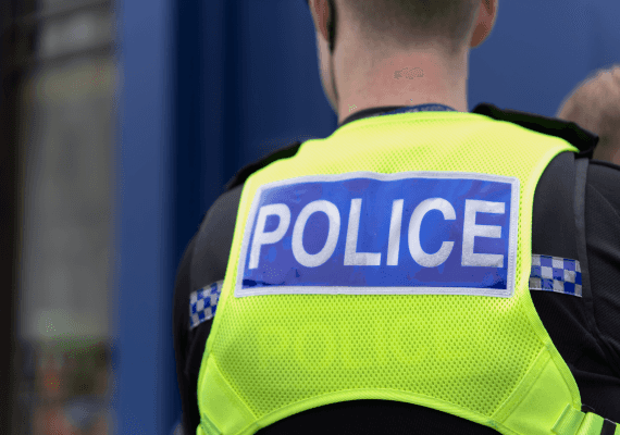 חסרי טאקט: תלמידי תיכון העלו מופע ובו שוטרים כנועים, שבועיים לאחר רצח אנשי משטרה