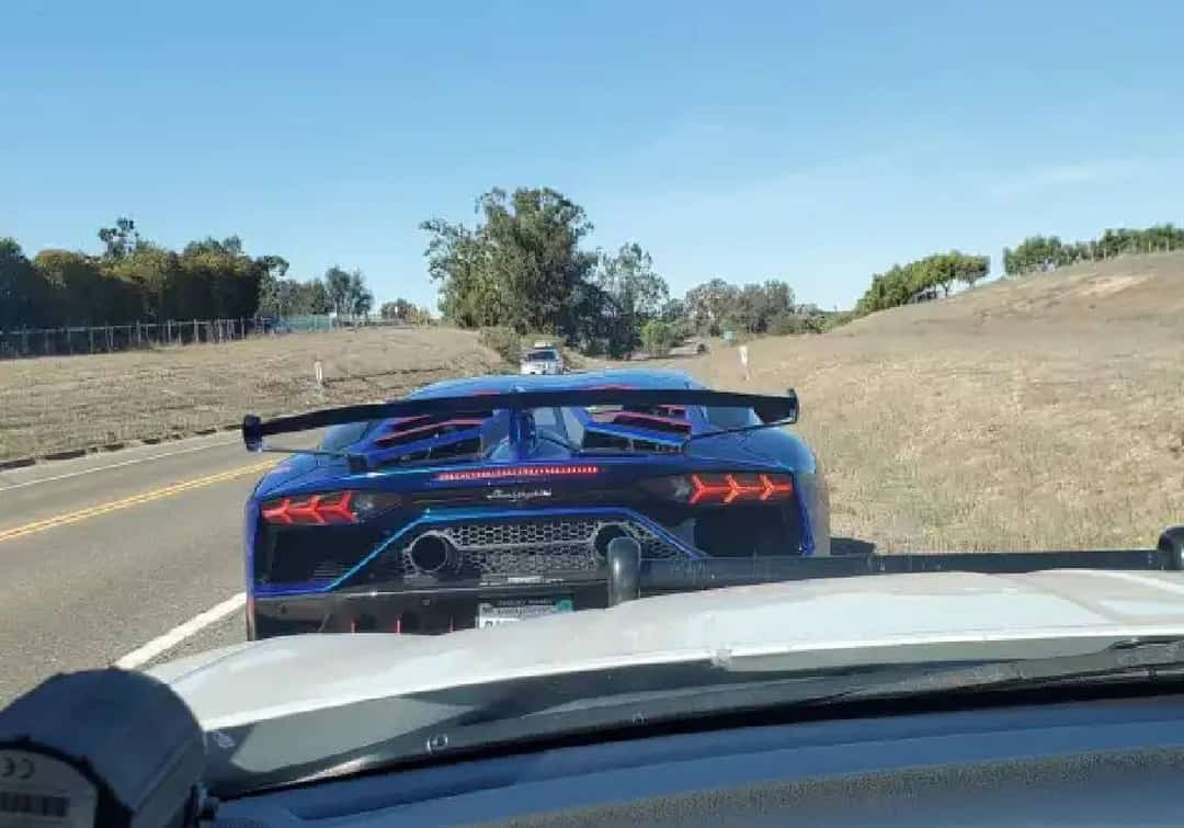 נהג למבורגיני קיבל דו"ח על נסיעה במהירות 152 מייל לשעה (254 קמ"ש) בכבישי סנטה ברברה