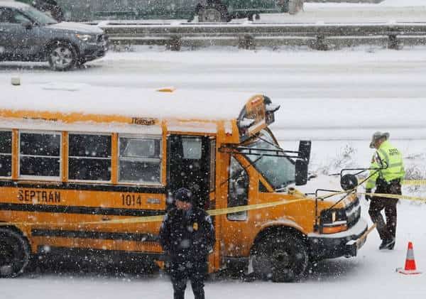 אל מול עיני תלמיד: נהג הסעות ביה"ס נורה בזמן עבודתו
