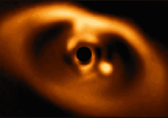 לראשונה: כוכב לכת נצפה בשלבי לידתו