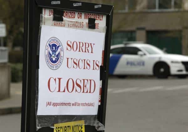 המשרד לשירותי הגירה מציג: כך "תנצלו" את המשבר כדי לקדם את הליך האזרחות שלכם