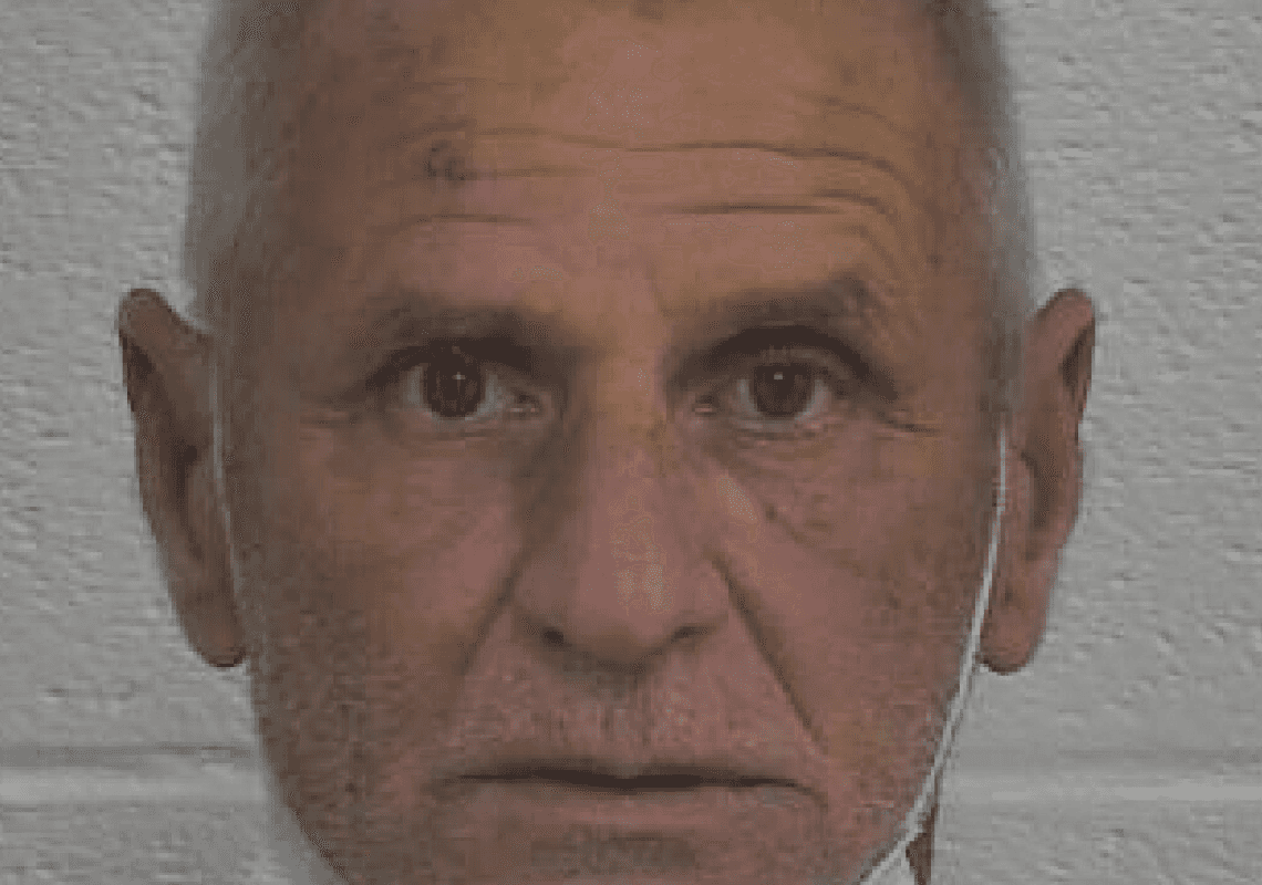 נעדרת בת 16 חולצה ממכוניתו של גבר בן 61 – בזכות תנועות טיקטוק המסמנות קריאה לעזרה