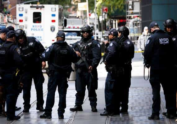 מטעני נפץ נשלחו לביתם של קלינטון ואובמה. משרדי CNN ומרכז טיים וורנר פונו בשל חבילה חשודה