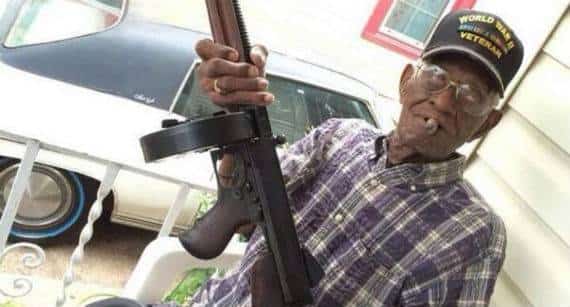 חסרי לב: גנבים רוקנו את חשבון הבנק של האיש הזקן ביותר בארה"ב, ותיק מלחמה בן 112