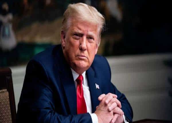 "טראמפ סגור בקופסא, מאחורי מסך ברזל, יועציו הם נחשים בינוניים שצורחים עליו 'תפרוש!' ורוצים להפילו עבור ג'ובים"